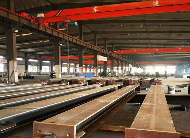 鐵嶺鋼結(jié)構(gòu)廠房制作安裝屋面坡度遵循些什么呢？